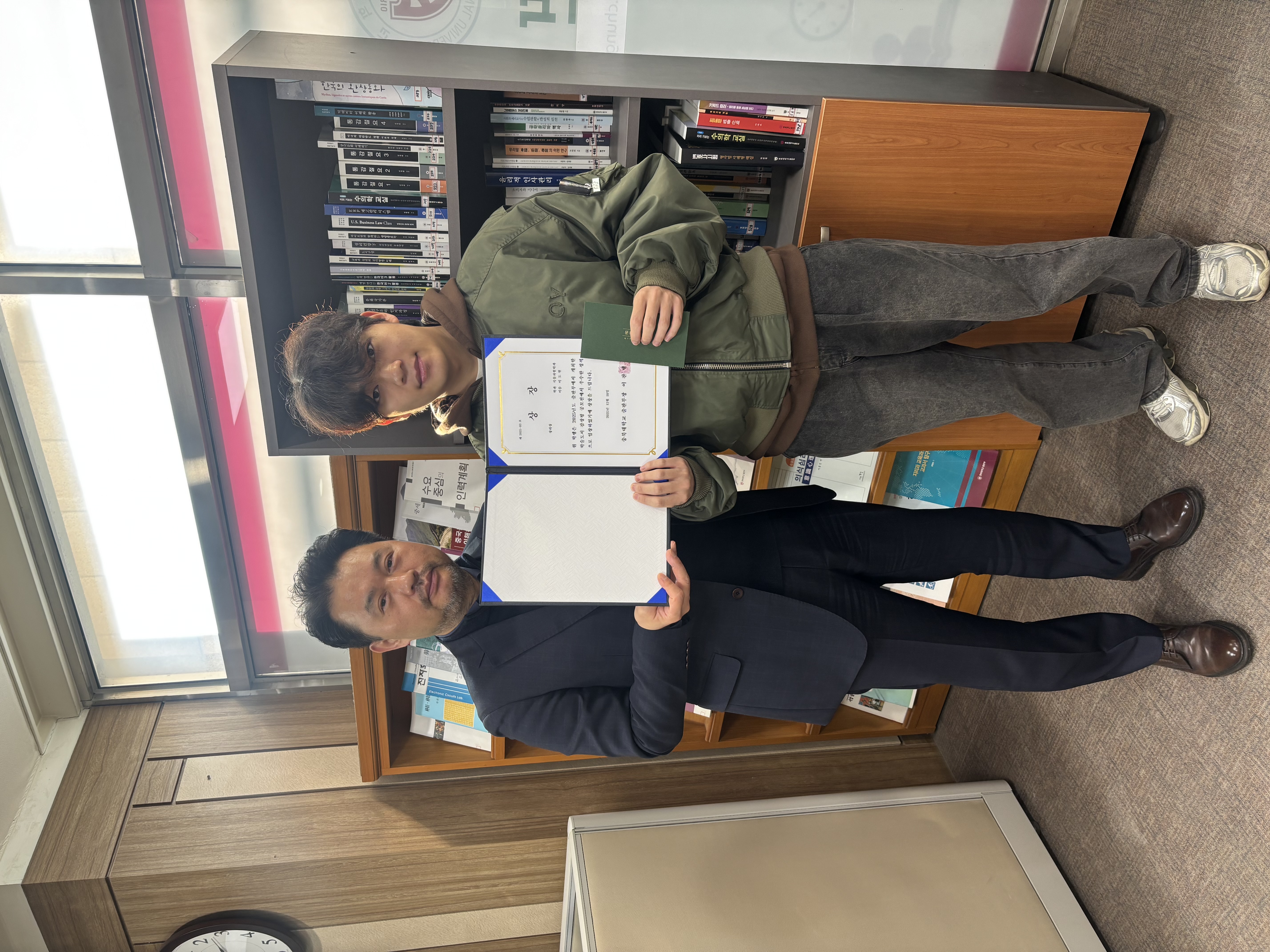 2025학년도 출판부 학술도서 감상평 공모전 장려상 시상1-2.jpg