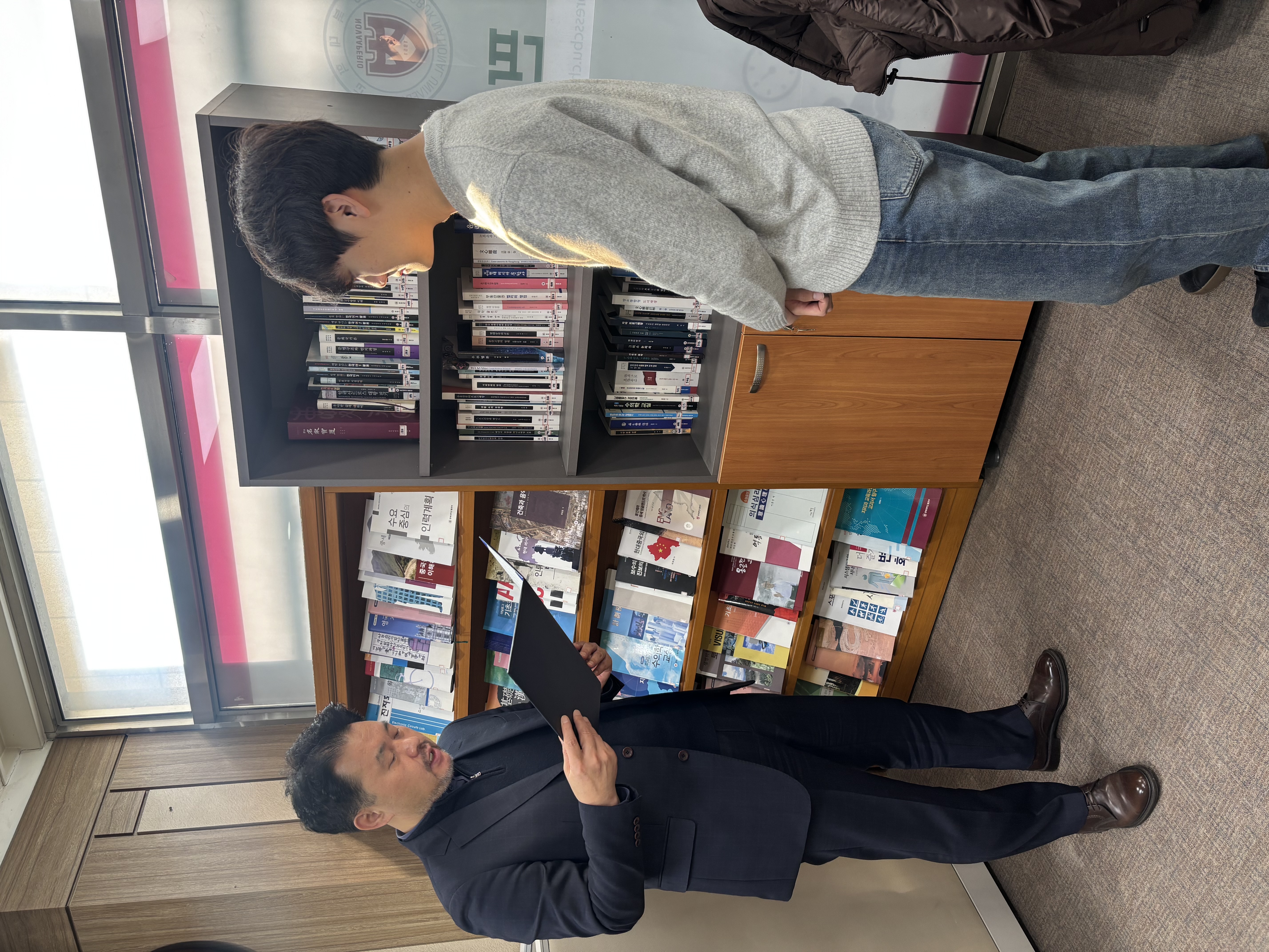 2025학년도 출판부 학술도서 감상평 공모전 최우수상 시상1.jpg